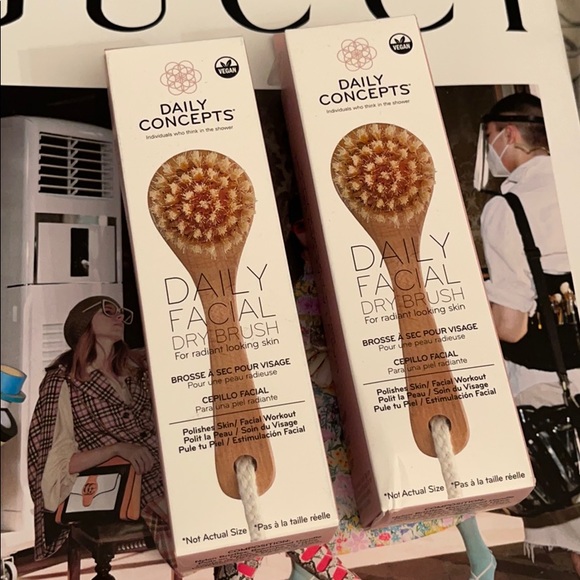 Daily Cocepts Other - Daily Concepts Facial Dry Brush 2 for 1 deal NEW